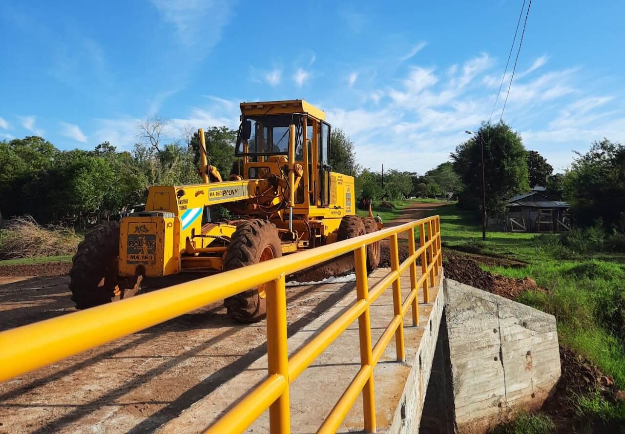 Habilitan puente sobre el arroyo Pindapoy Grande.