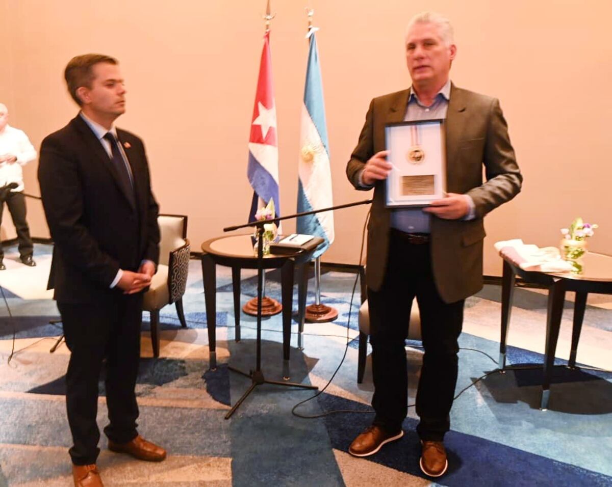 Tierra del Fuego entregó un reconocimiento a Cuba por su apoyo a la cuestión Malvinas