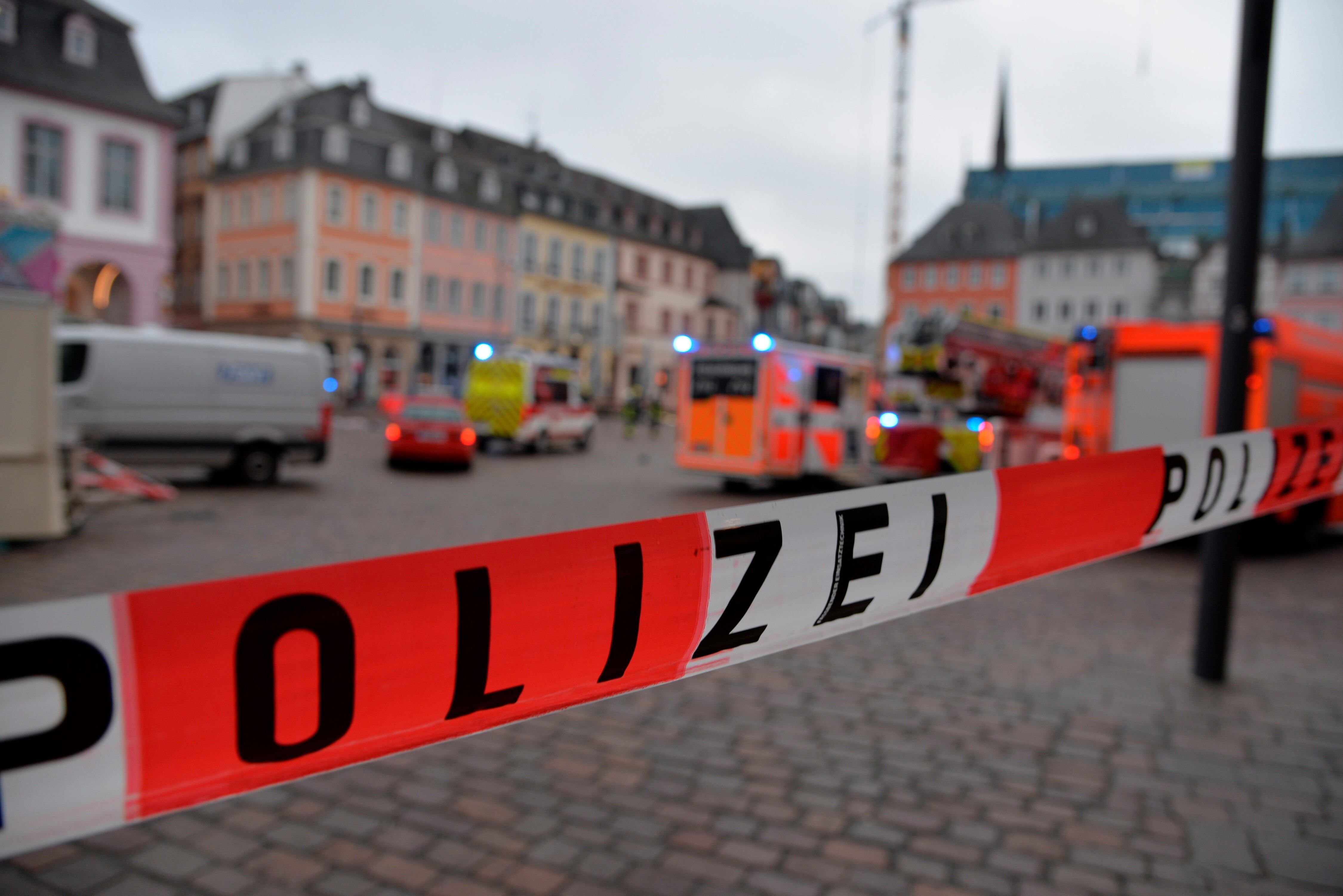 Al menos dos muertos al ser arrollados por un auto en Trier, Alemania.