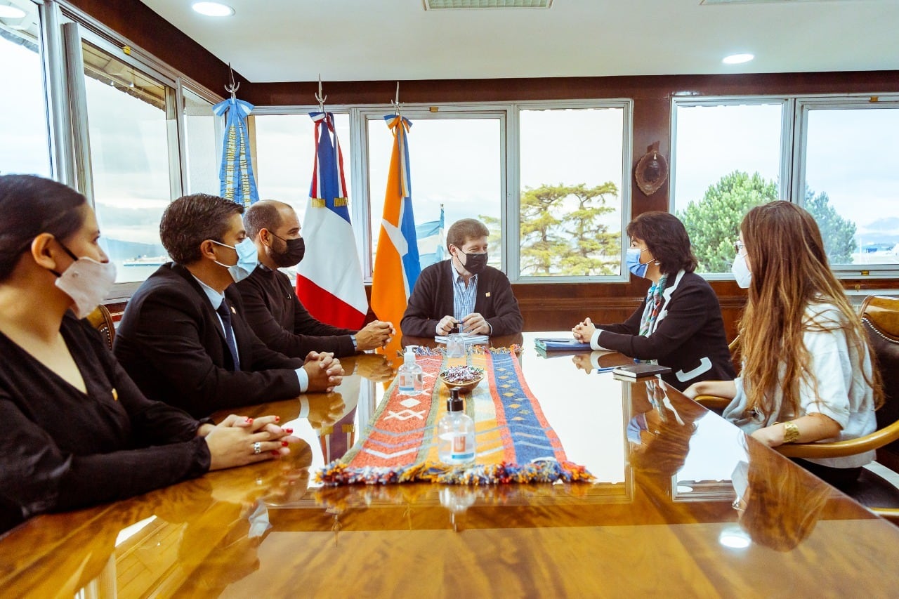 Visita de la embajadora de Francia