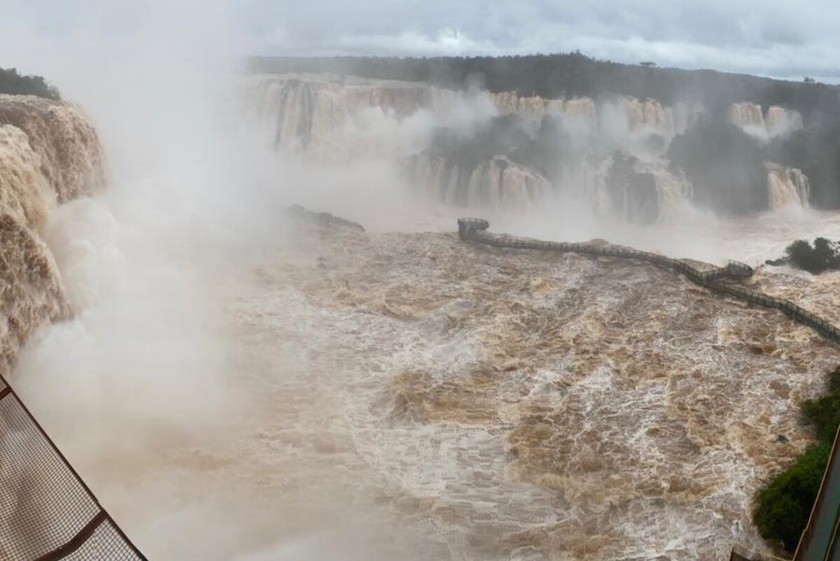 Parque Nacional Iguazú: restringen el ingreso por la crecida del Iguazú