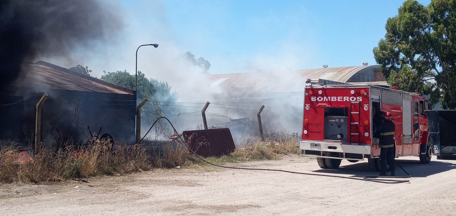 Incendio en una gomería en calle Chaco y Av. Caseros