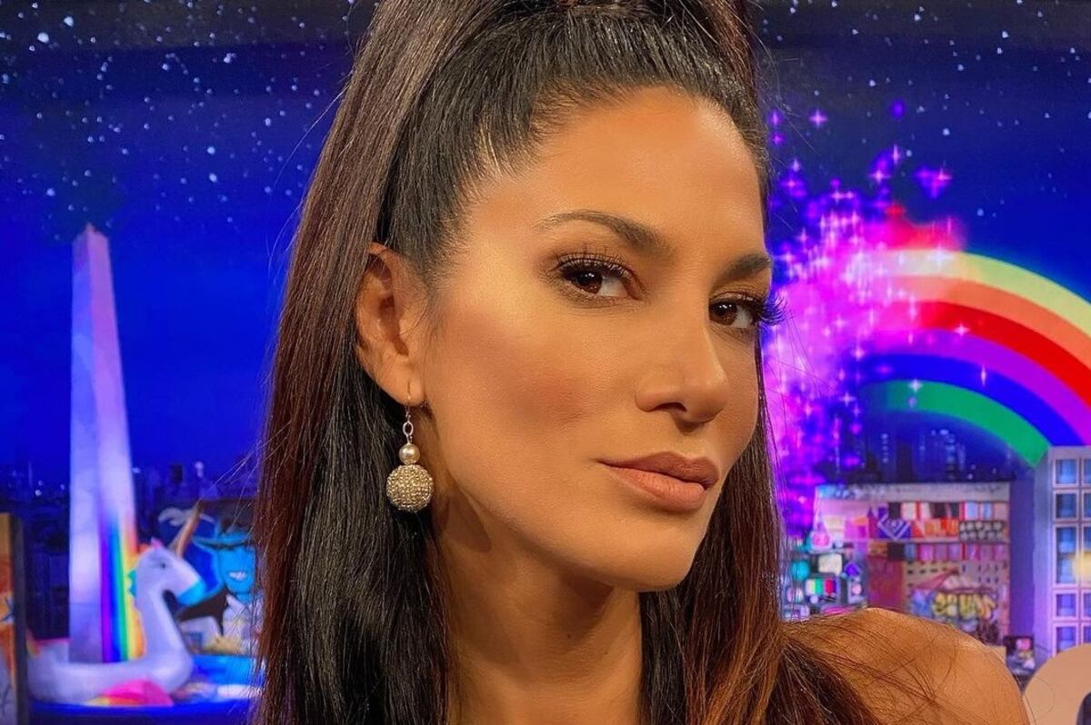 Silvina Escudero eligió un pantalón transparente para salir al aire y sorprendió a todos