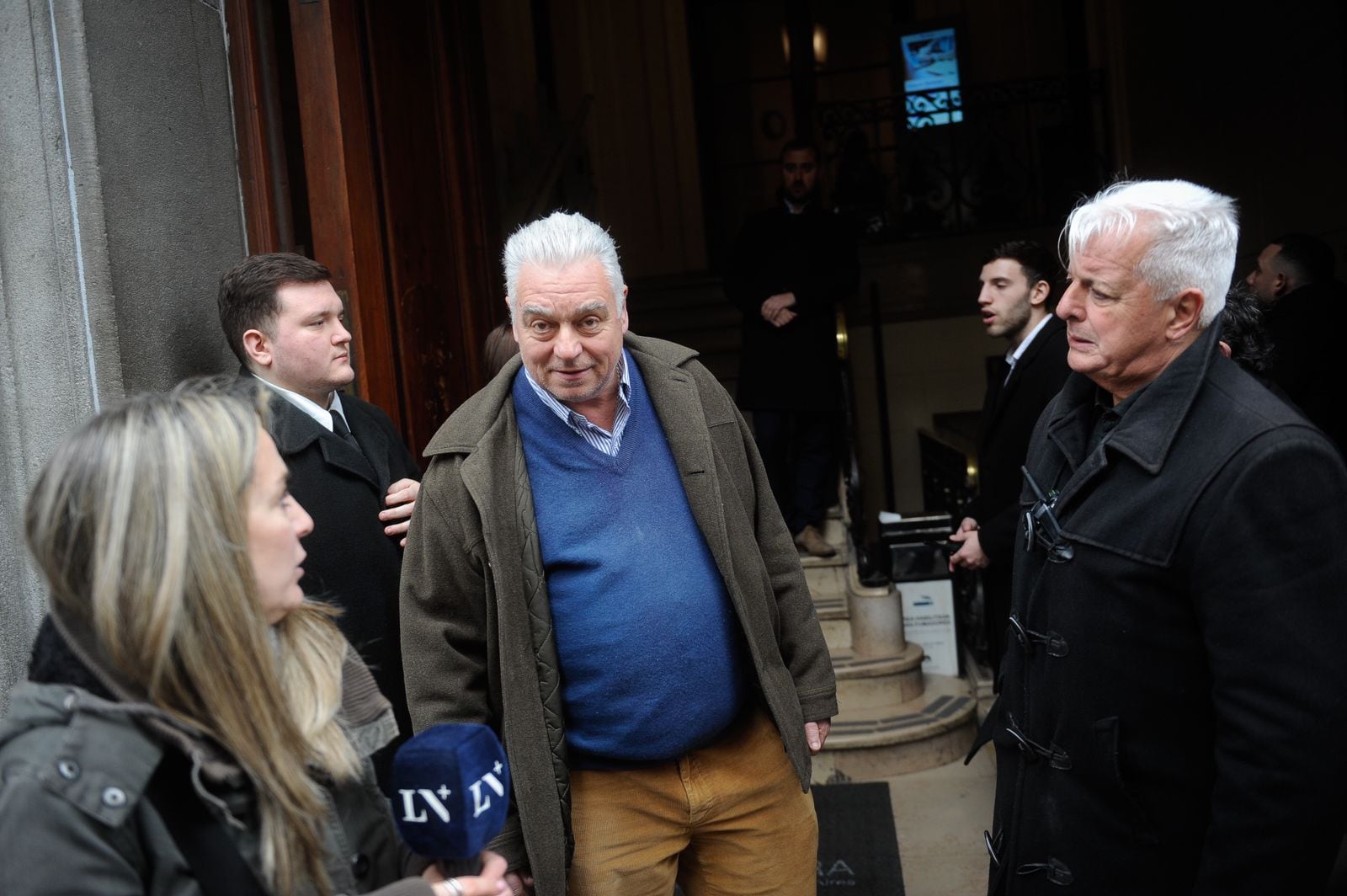 Arturo Larrabure llegando a la Legislatura