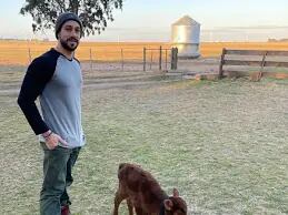 “Cuando la naturaleza se te pone en contra, no la frenás con nada, así que cuidémosla”, dijo Bruno Riboldi, influencer que perdió 8 vacas por la caída de una centella en Bahía Blanca.