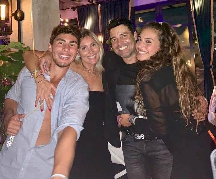 Chayanne junto a su familia.