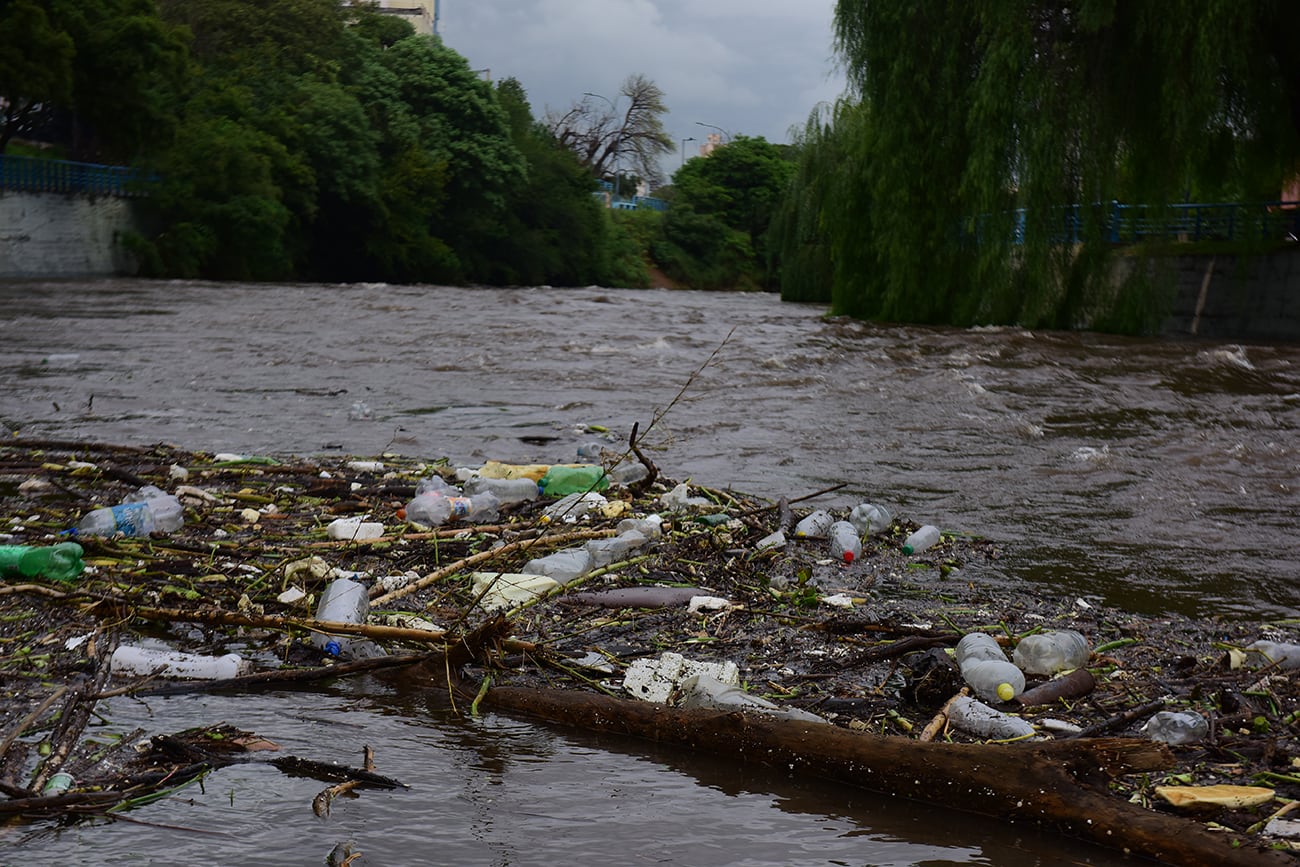 Crecida del Río Suquia por las intensas lluvias caídas en Córdoba. (José Gabriel Hernández / La Voz)