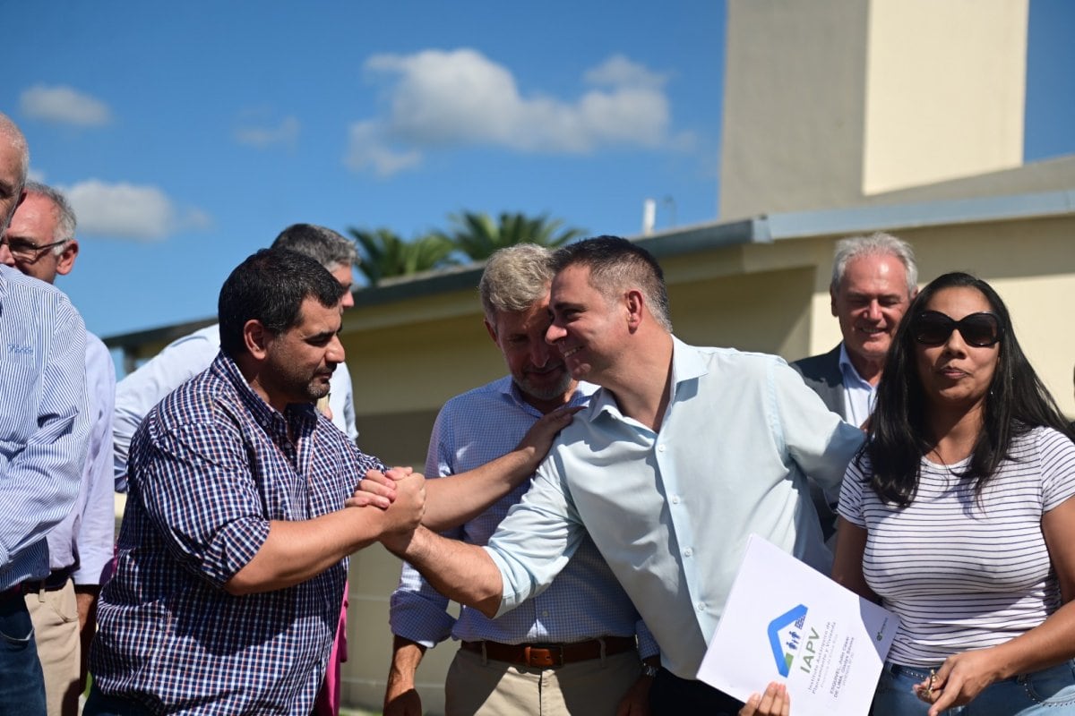 Se entregaron en Gualeguaychú 30 nuevas viviendas en el Barrio VICOER