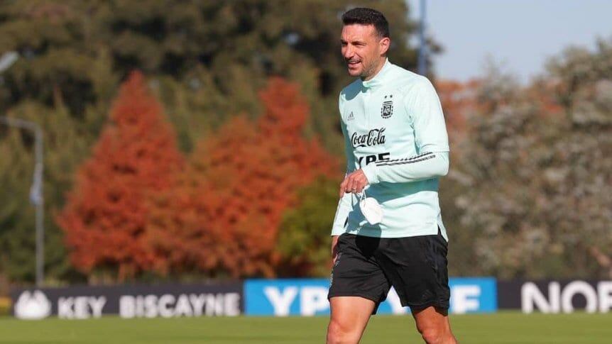 Lionel Scaloni en una práctica de la Selección.