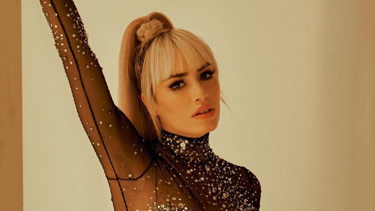 Lali Espósito cambió de look y lo mostró al borde de la censura