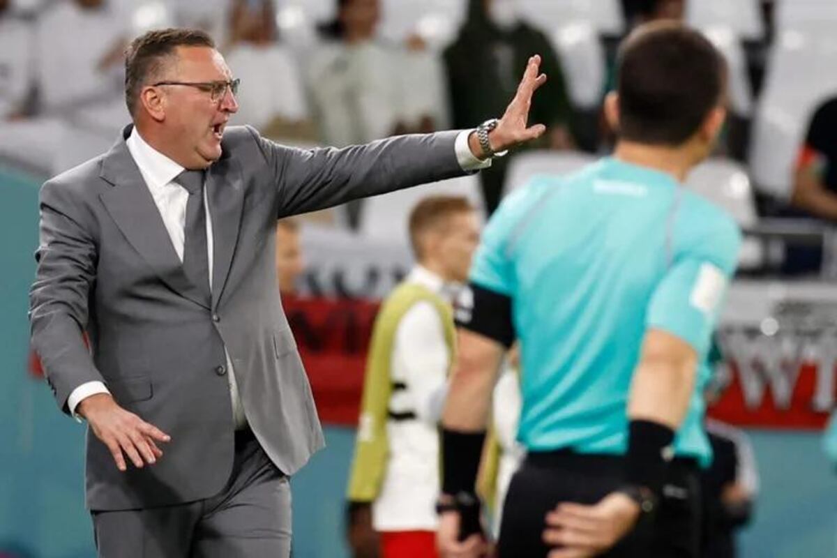 Mundial de Qatar 2022: el DT de Polonia paseó por la ciudad, fumó shisha y aseguró que no se conforma con un empate