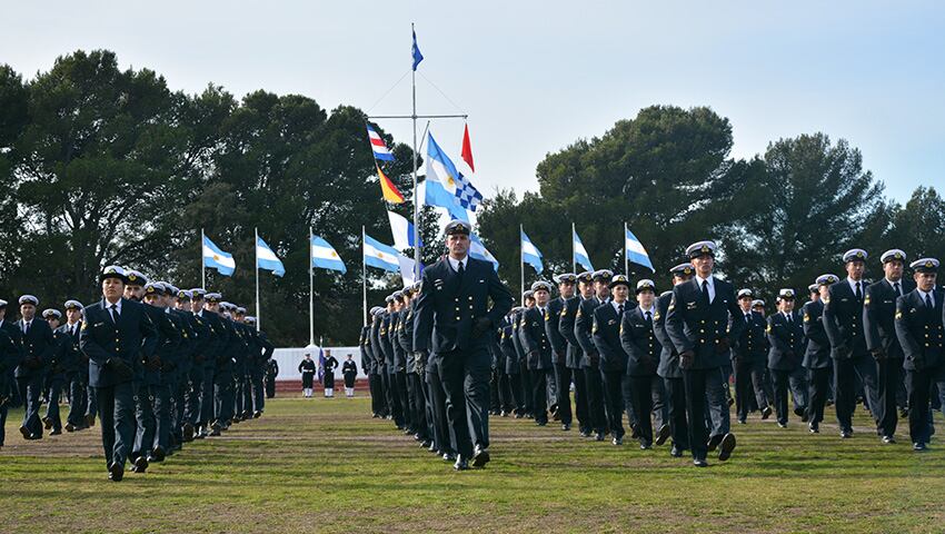 Ceremonia de entrega de espadas y jura a la Bandera