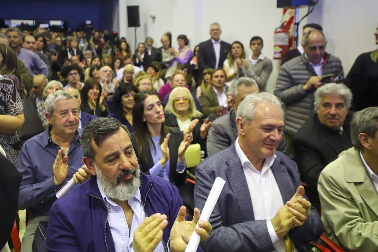 En la presentación de la campaña se explicó que también quedó constituida una mesa consultiva que tendrá a cargo la recepción de inquietudes que permitan enriquecer la evocación de los 40 años en democracia.