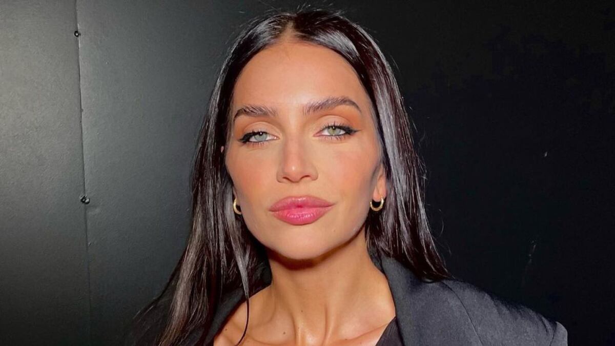 Desde París, Zaira Nara conquistó la torre Eiffel con un look total denim