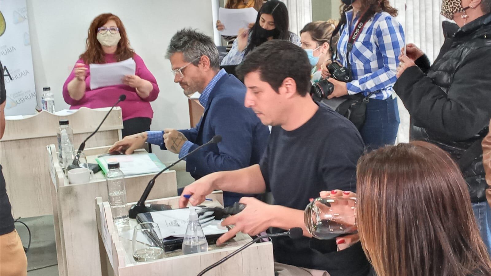 Concejales Mariana Oviedo, Ricardo Garramuño y Juan Manuel Romano