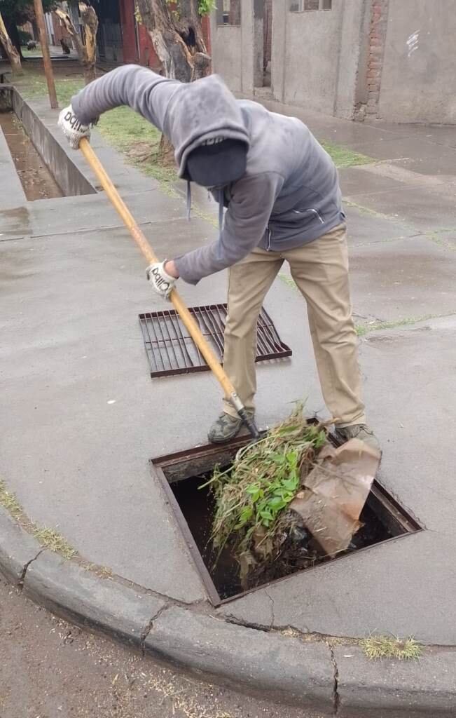 Limpieza de acequias en San Rafael.