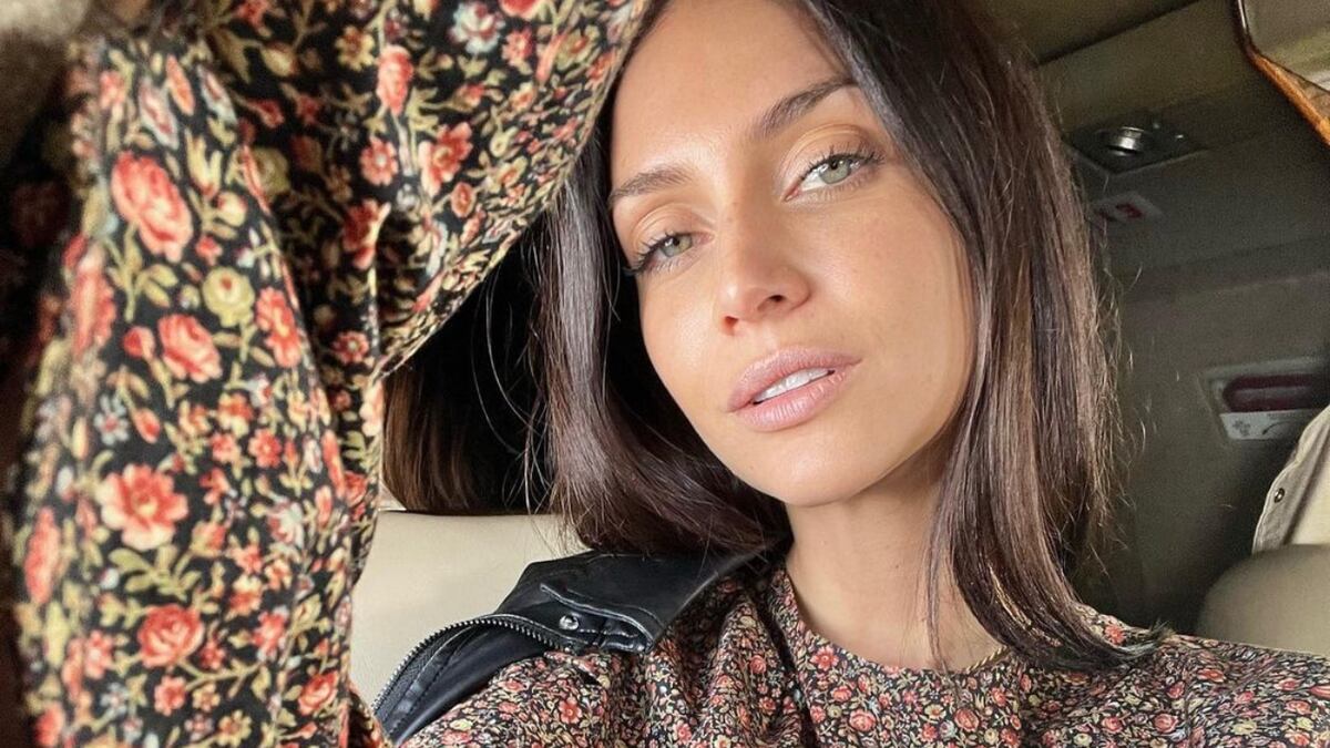 Zaira Nara deslumbró con un vestido lleno de transparencias y no mostró “de más” solo por una estrella
