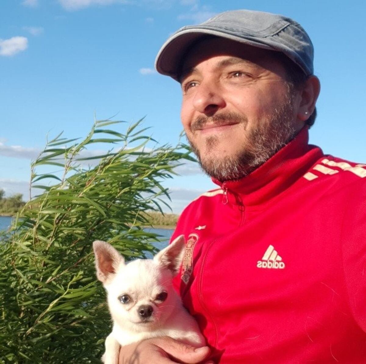 Le robaron la camioneta con cuatro perras y gracias a las redes sociales recuperó todo al día siguiente