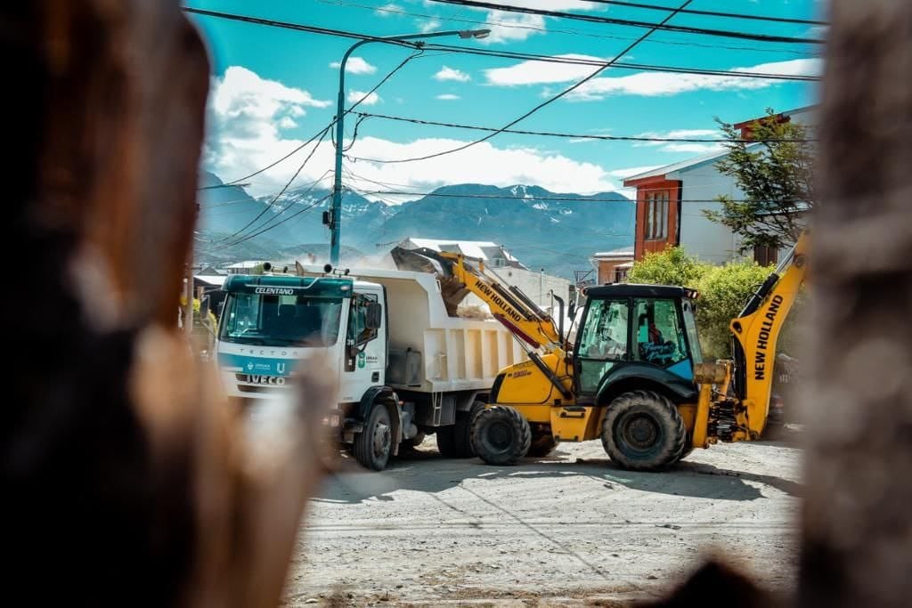 Cuadrillas de la Secretaría de Medio Ambiente, donde recorrimos Andorra, los barrios las Reinas y Almafuerte, realizaron la recolección de residuos voluminosos