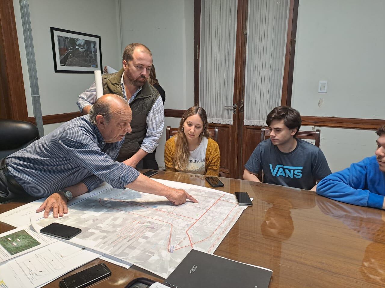 Sánchez se reunió con estudiantes de la carrera de Ingeniería Industrial que cursan en Tres Arroyos