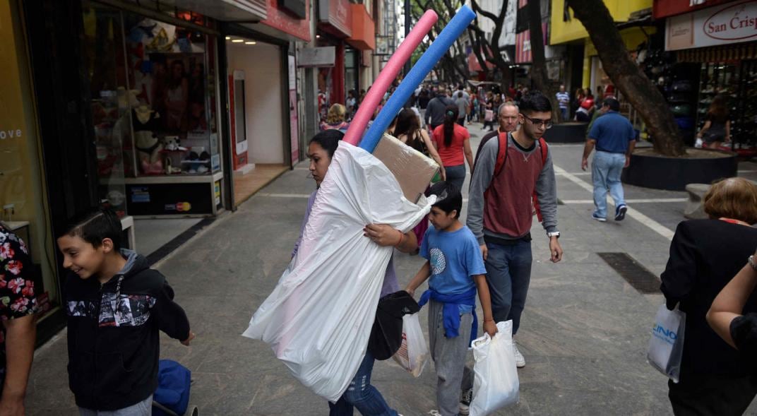 VENTAS. Navidad no trajo el regalo que esperaban los comerciantes de Córdoba. (José Hernández/LA VOZ)