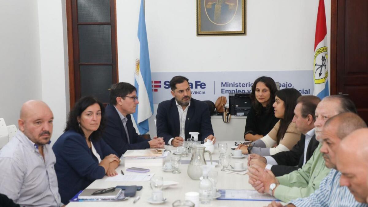 Paritarias 2024: Santa Fe convoca a gremios docentes y estatales