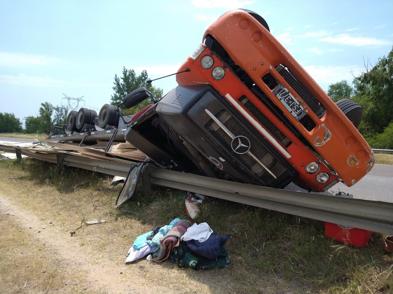 Vuelca un camión con su carga en RN12