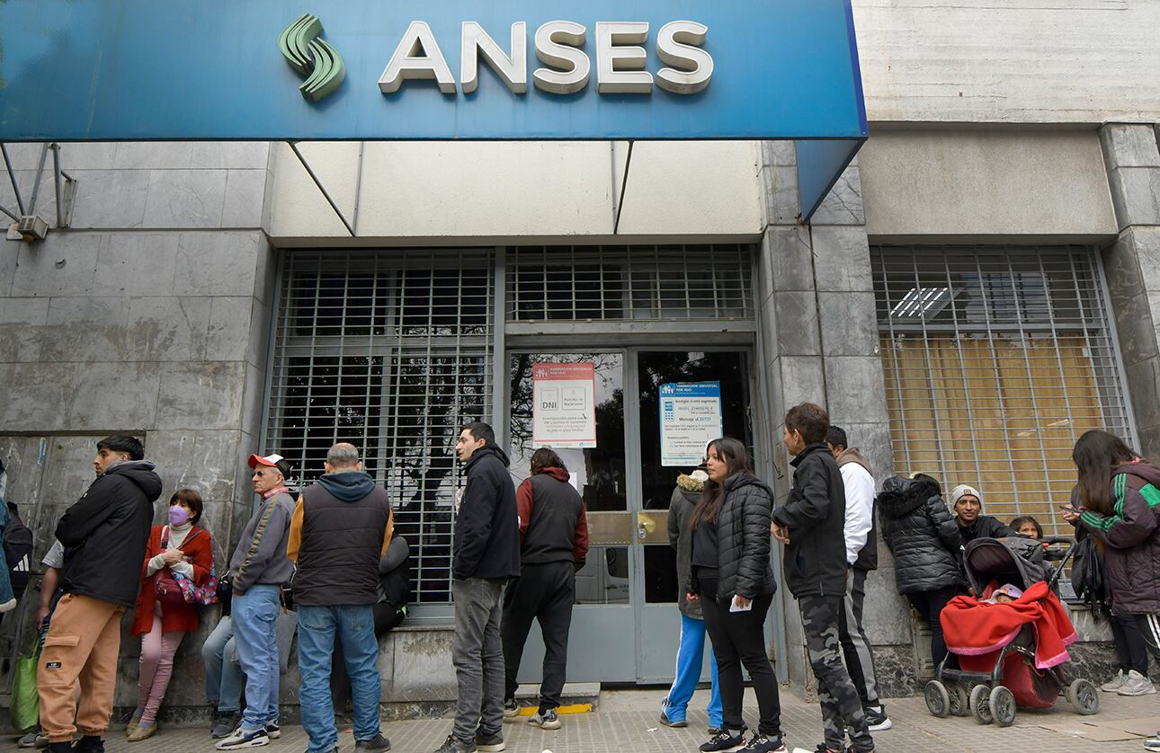 Unos 2,5 millones de trabajadores informales recibieron la primera cuota de refuerzo otorgada por Anses.