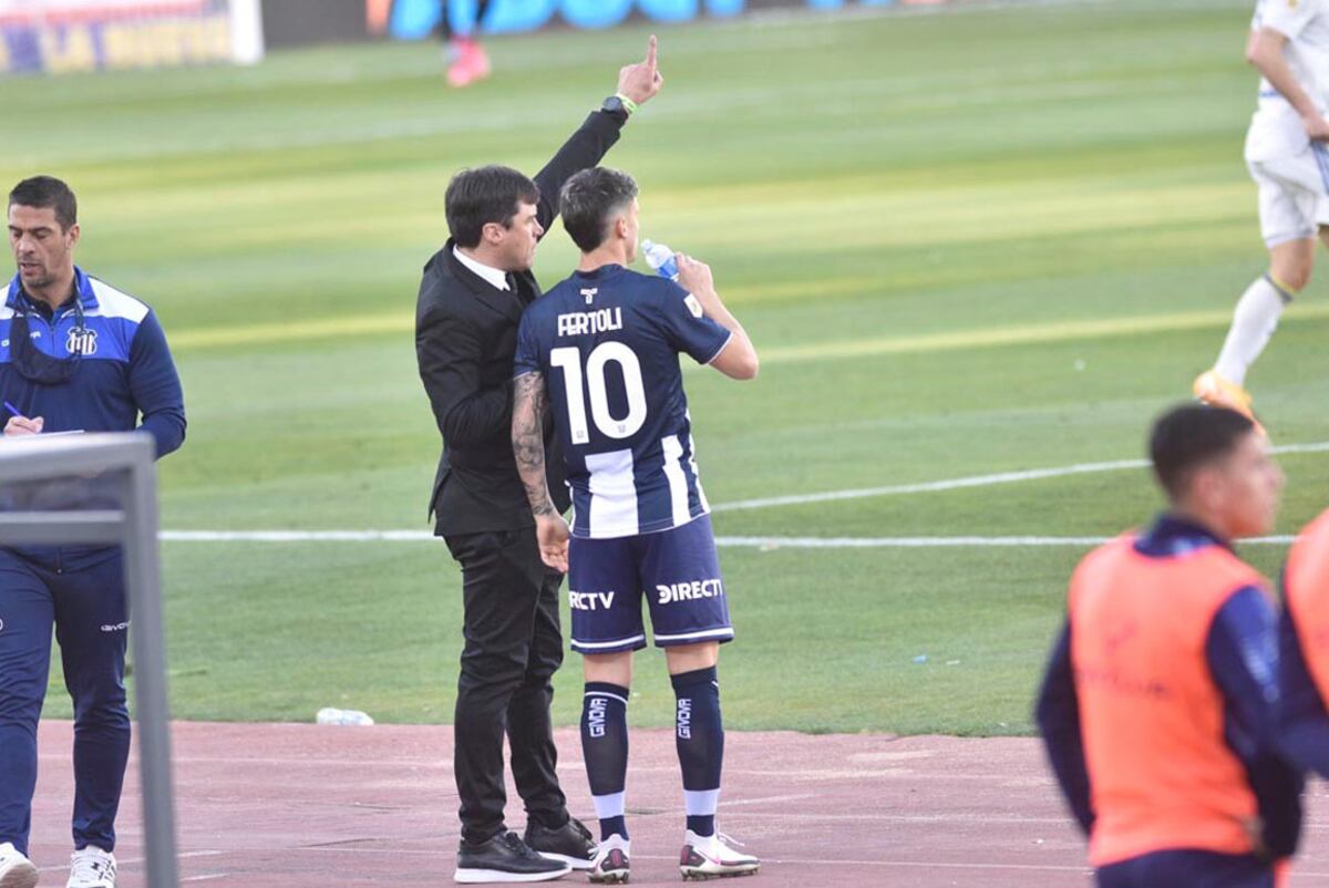 Racing Club también se anota por el Cacique Medina