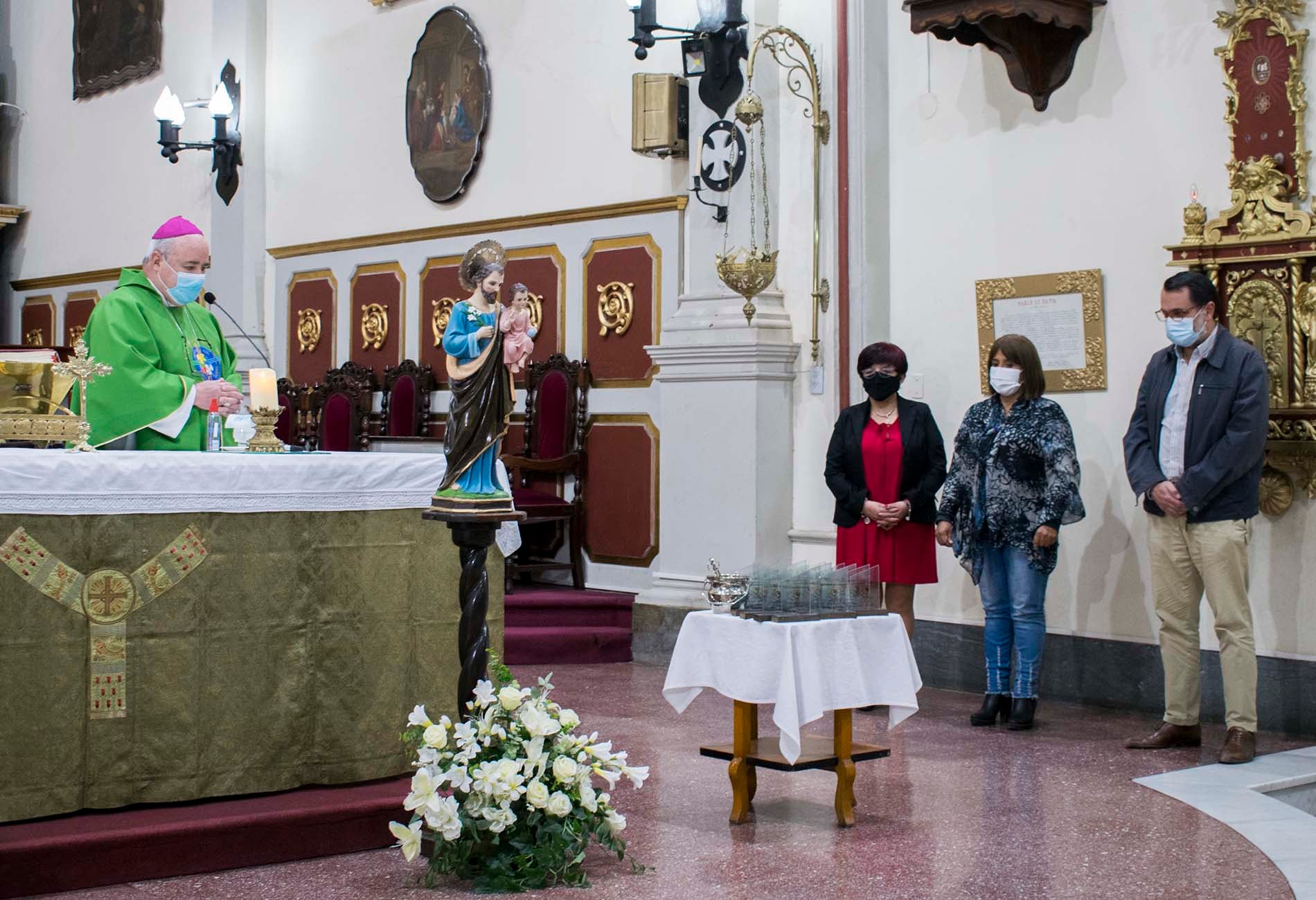 El obispo Fernández pronunció una invocación religiosa, celebrando el reconocimiento tributado a los catequista de Jujuy.