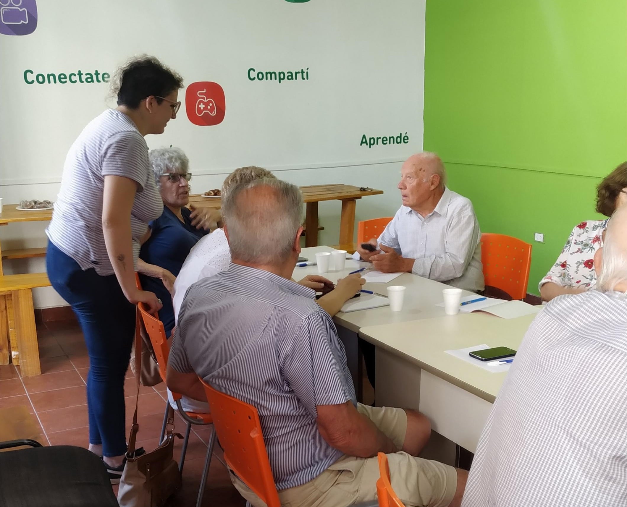 Taller de Intercambio Generacional “Aprendé a usar tu celu” en Tres Arroyos