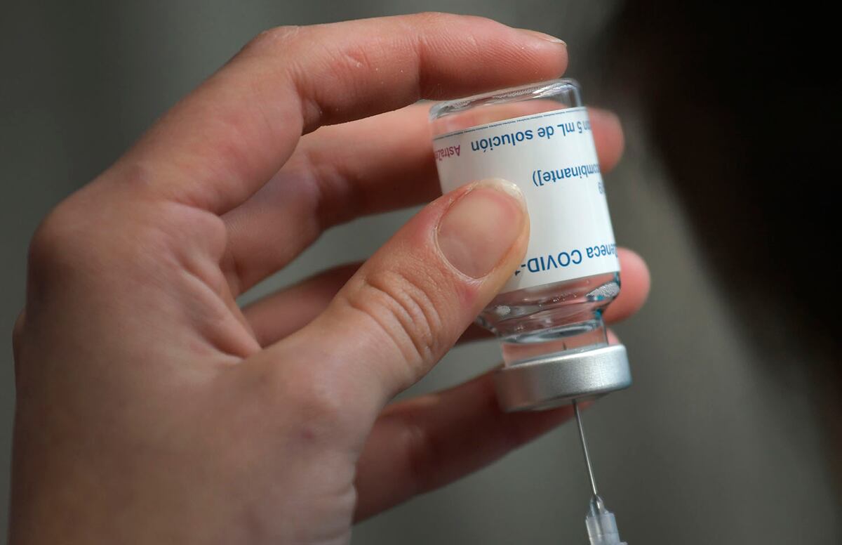 Llegó un cargamento de 400.000 dosis de AstraZeneca donadas por España