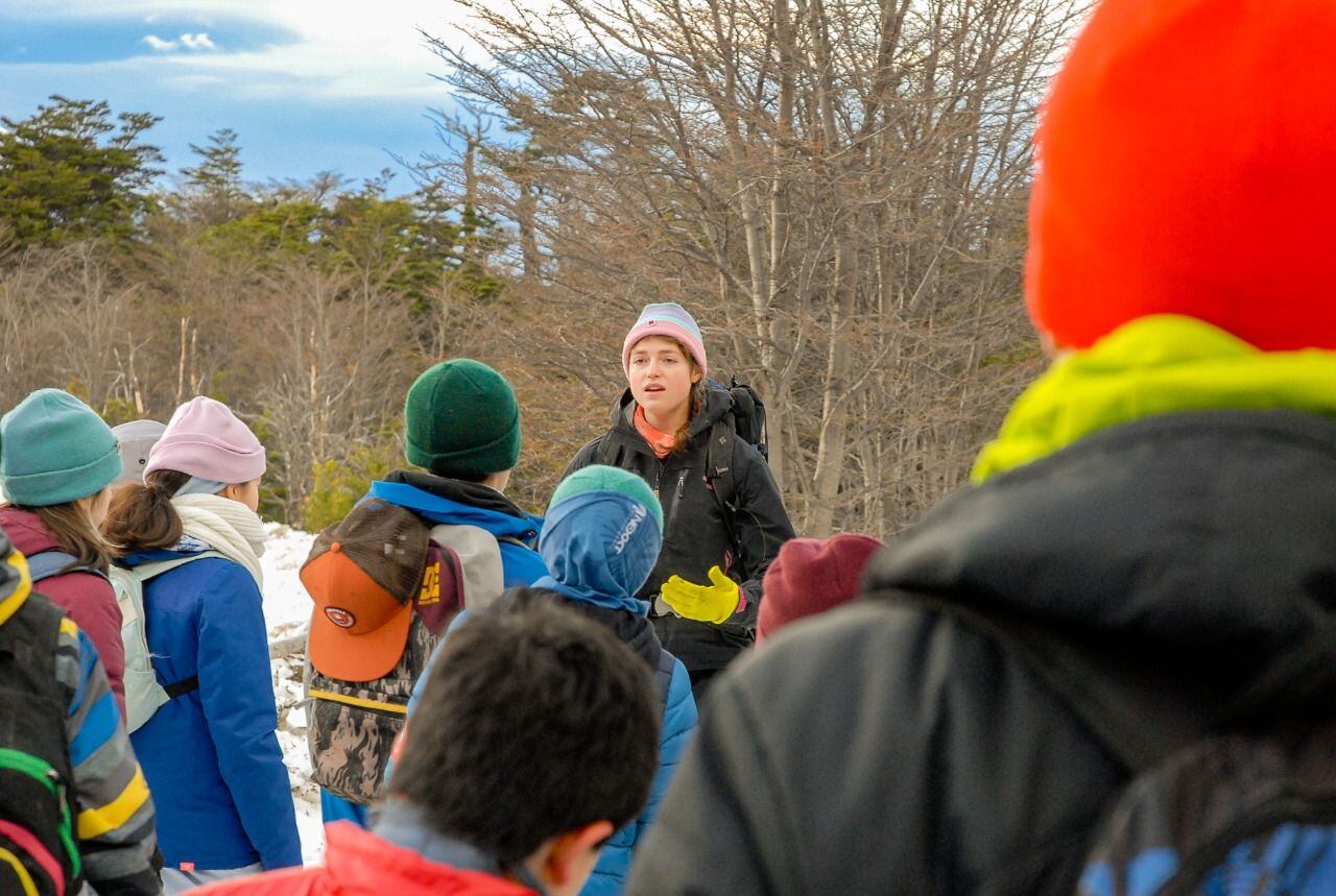 En el marco del programa provincial “Actividades Deportivas de invierno 2021″ niños de Río Grande y Tolhuin viajaron a Ushuaia.