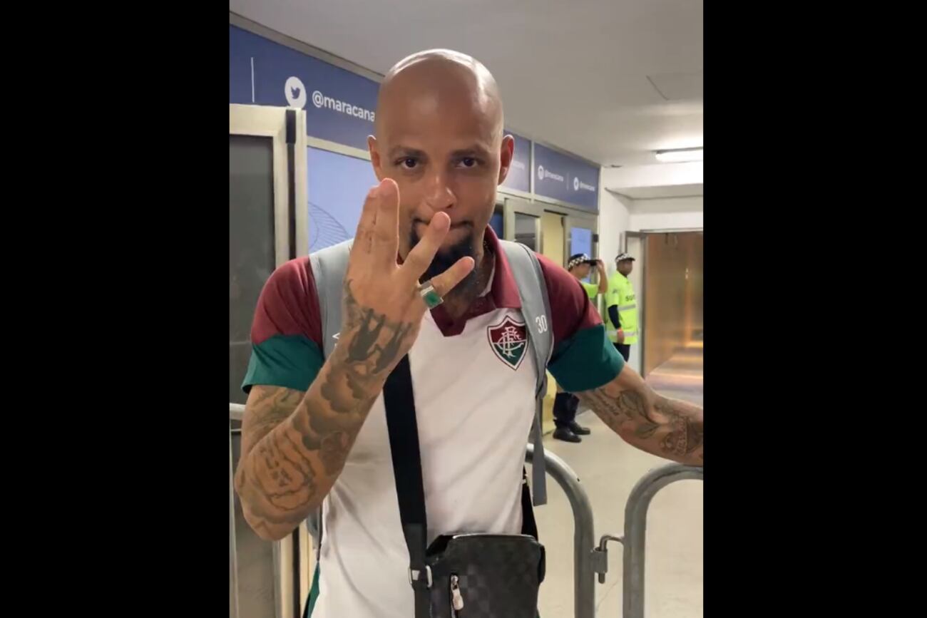 Felipe Melo y su cargada cuando el Fluminense le ganó 5 a 1 a River. 