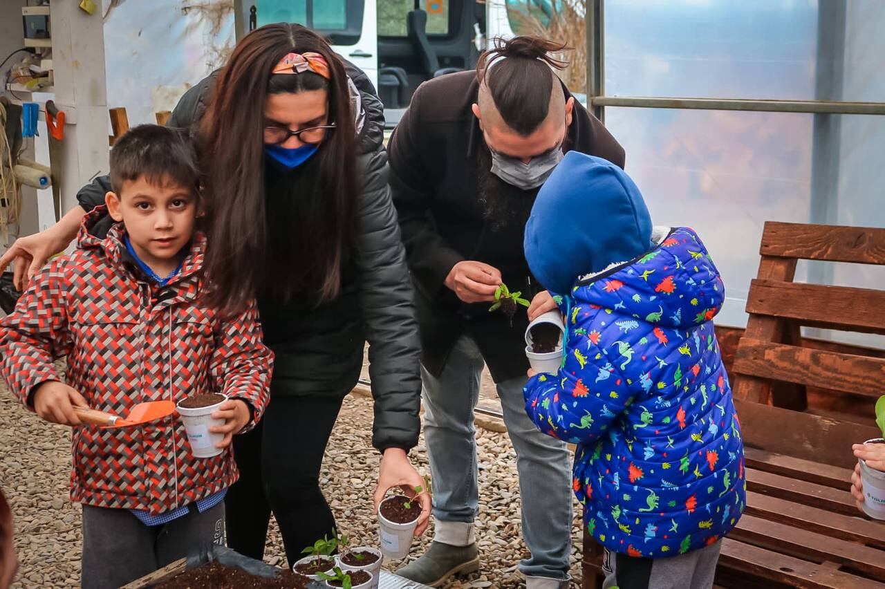 Las señoritas Delfina y patricia, acompañaron a los niños en esta visita educativa.