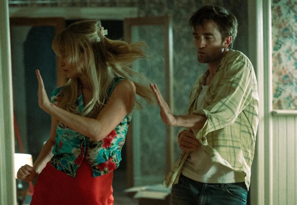 De qué trata Die, My Love, la película basada en una novela argentina, protagonizada por Jennifer Lawrence y Robert Pattinson