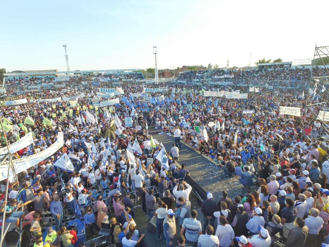 Junto a una multitud Jaldo cerró la campaña de Todos por Tucumán.