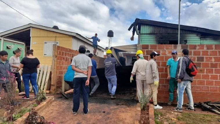 Incendio en Itaembé Guazú dejó a una familia con lo puesto.