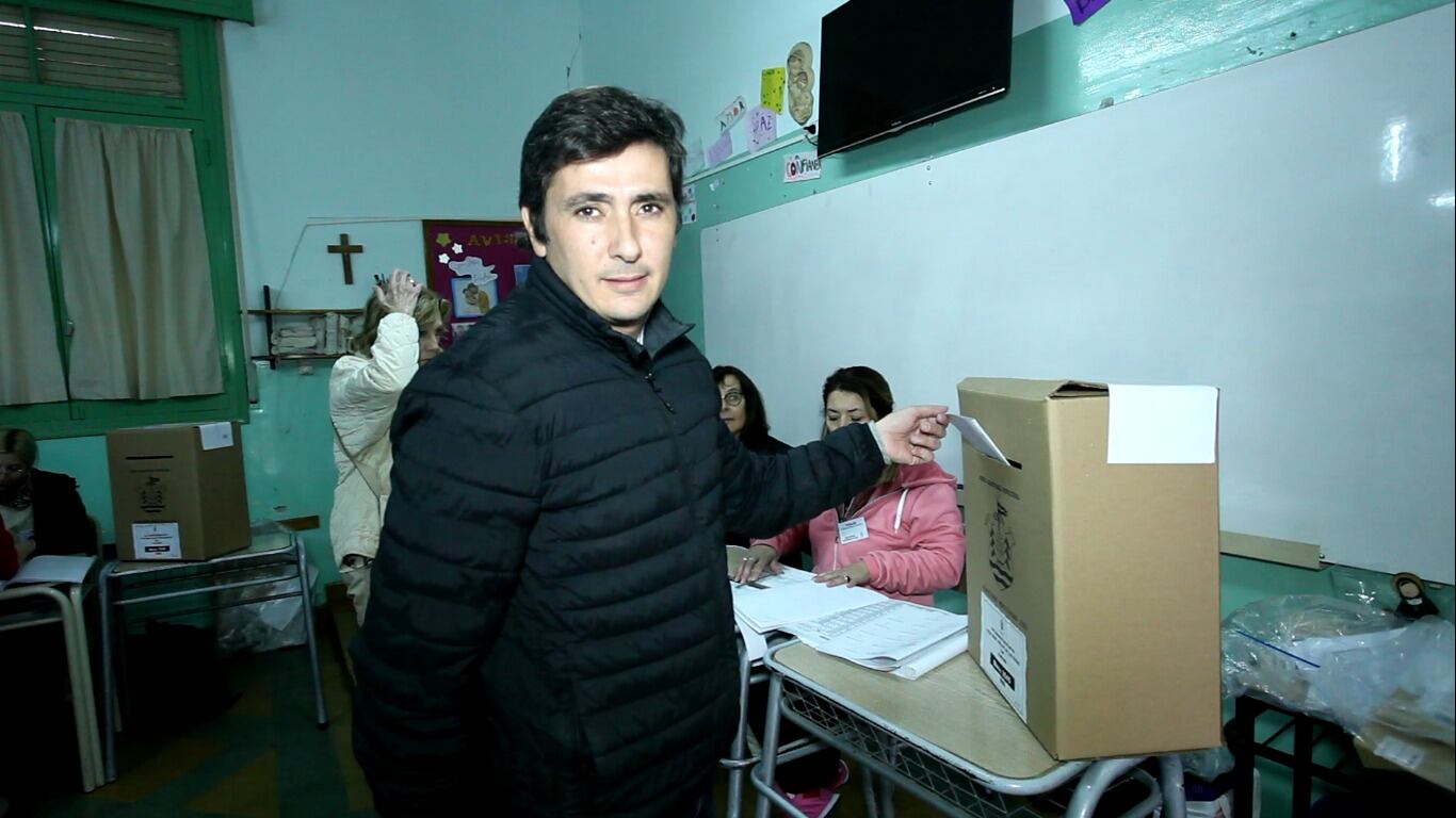 Cerro de las Rosas. César Orgaz votó en la escuela Madres Escolapias (Gentileza).