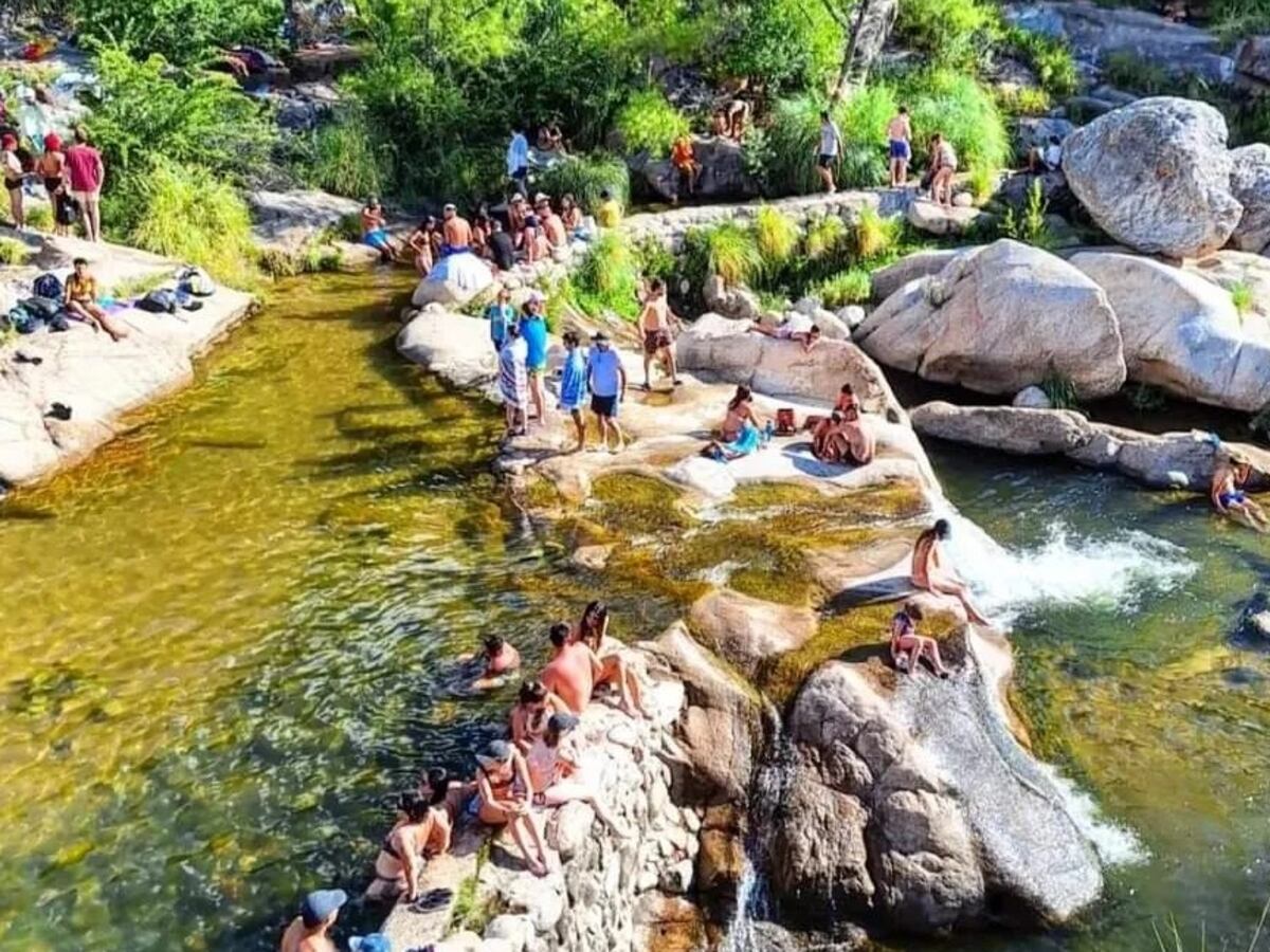La Toma, el balneario de Córdoba con piletas naturales que es furor esta temporada 2024