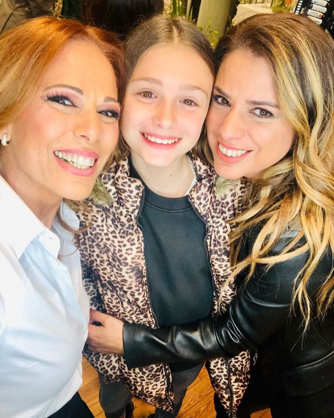 Iliana Calabró junto a su hermana y su sobrina.