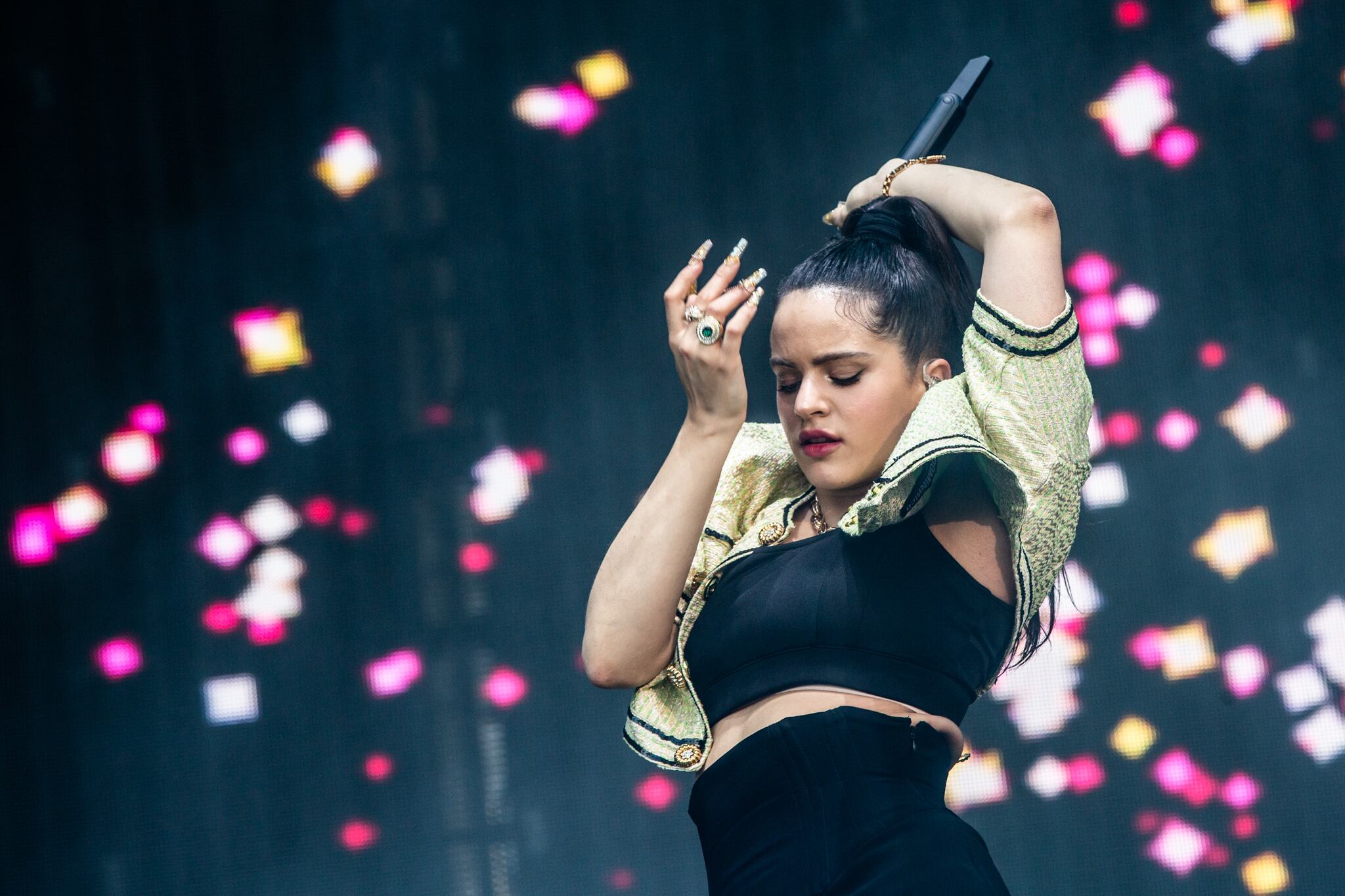 Rosalía, en modo cantaora. (Gentileza Lollapalooza Argentina/ Guido Adler)