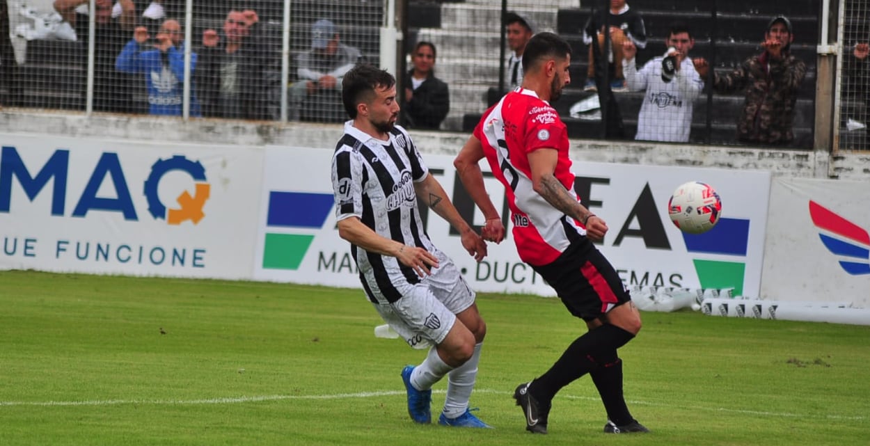 Chaco For Ever y Deportivo Maipú juegan por la Primera Nacional en Resistencia.