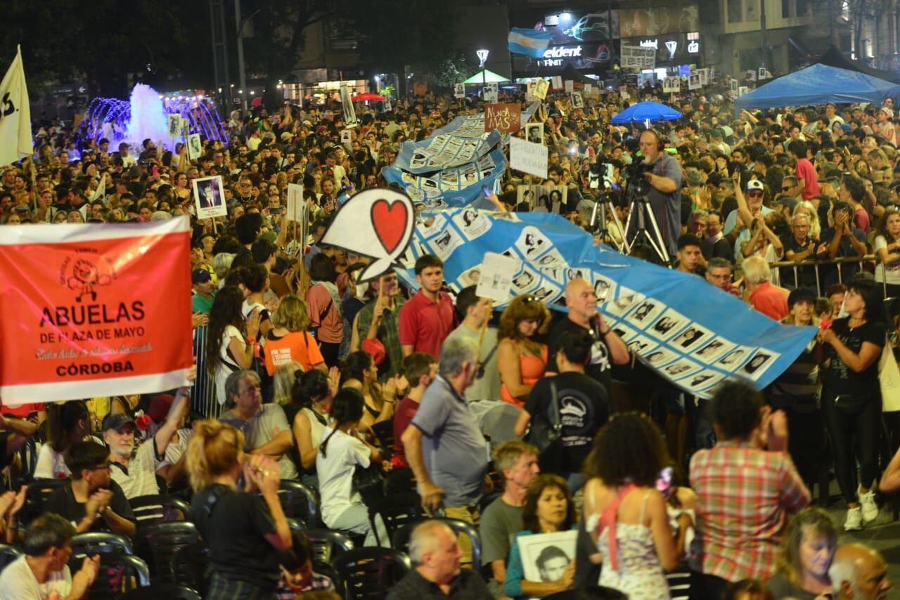 Cientos de personas se movilizaron por Córdoba por el Día de la Memoria.