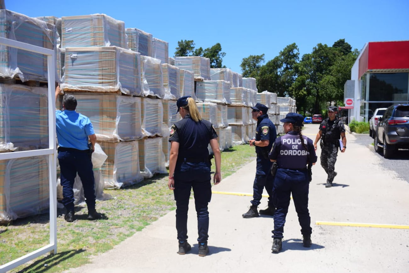 La Policía de Córdoba trabajó en el lugar. (José Gabriel Hernández / La Voz)