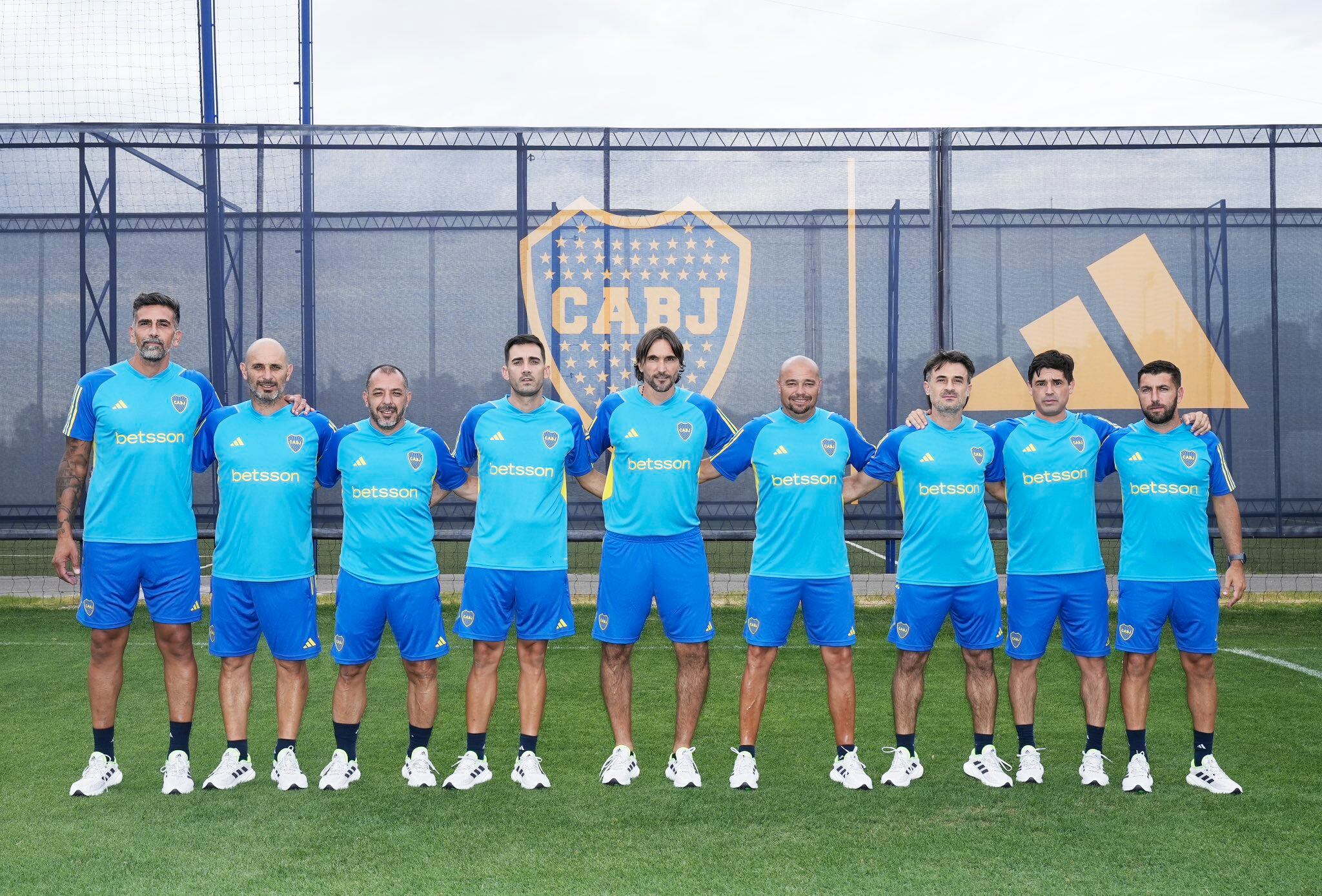 Martínez y su cuerpo técnico pondrán primera este martes en Boca (Foto: Prensa Boca).