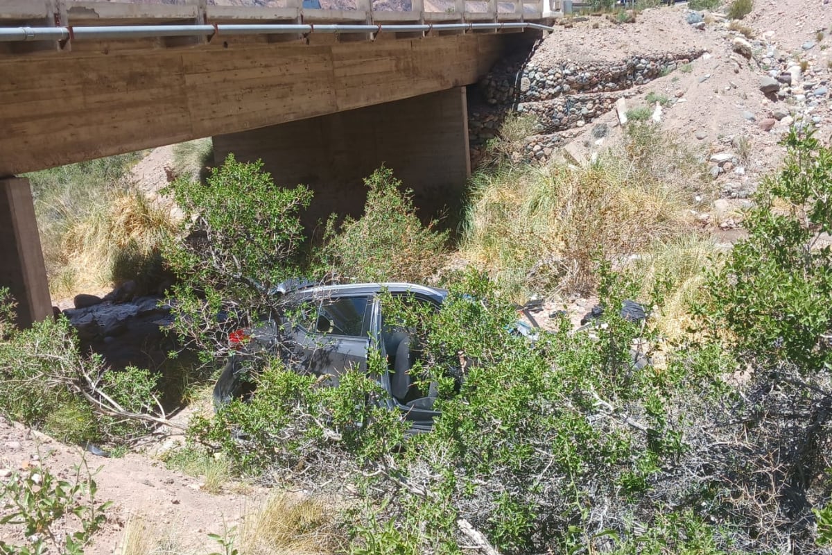 Accidente fatal en Alta Montaña: una mujer murió tras volcar con su vehículo en la Ruta 7