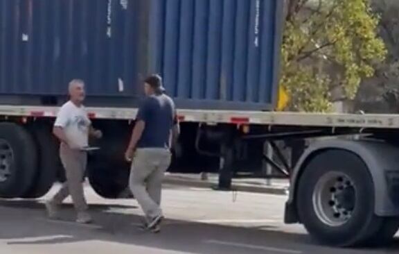 Dos camioneros discutieron a cuchillazos en plena calle de Godoy Cruz.