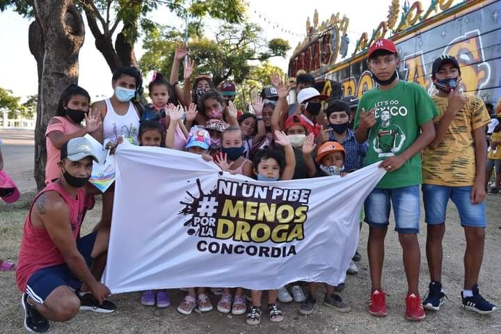 NIÑOS QUE PARTICIPAN DE LOS PROGRAMAS DEPORTIVOS ASISTIERON AL CIRCO RODAS