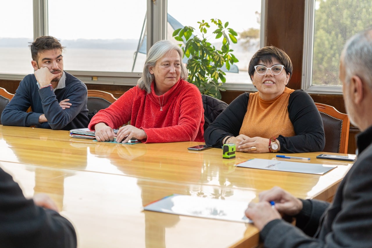 Se firmó el convenio para implementar el Programa nacional “Aunar Familias”. 